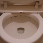 ハウスクリーニング　トイレの黄ばみ、尿石を除去